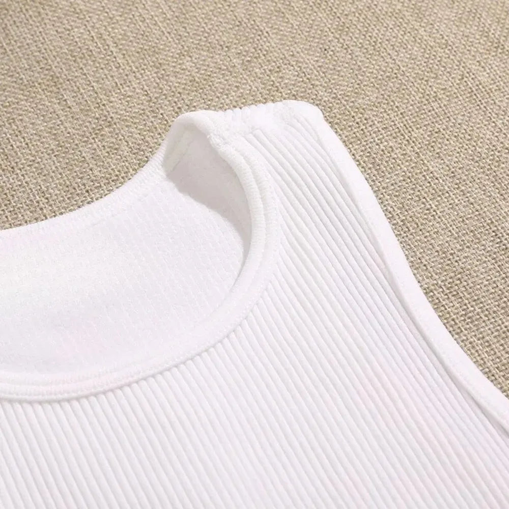 Women's gym wear - Black and white ribbed design - Short-sleeved top